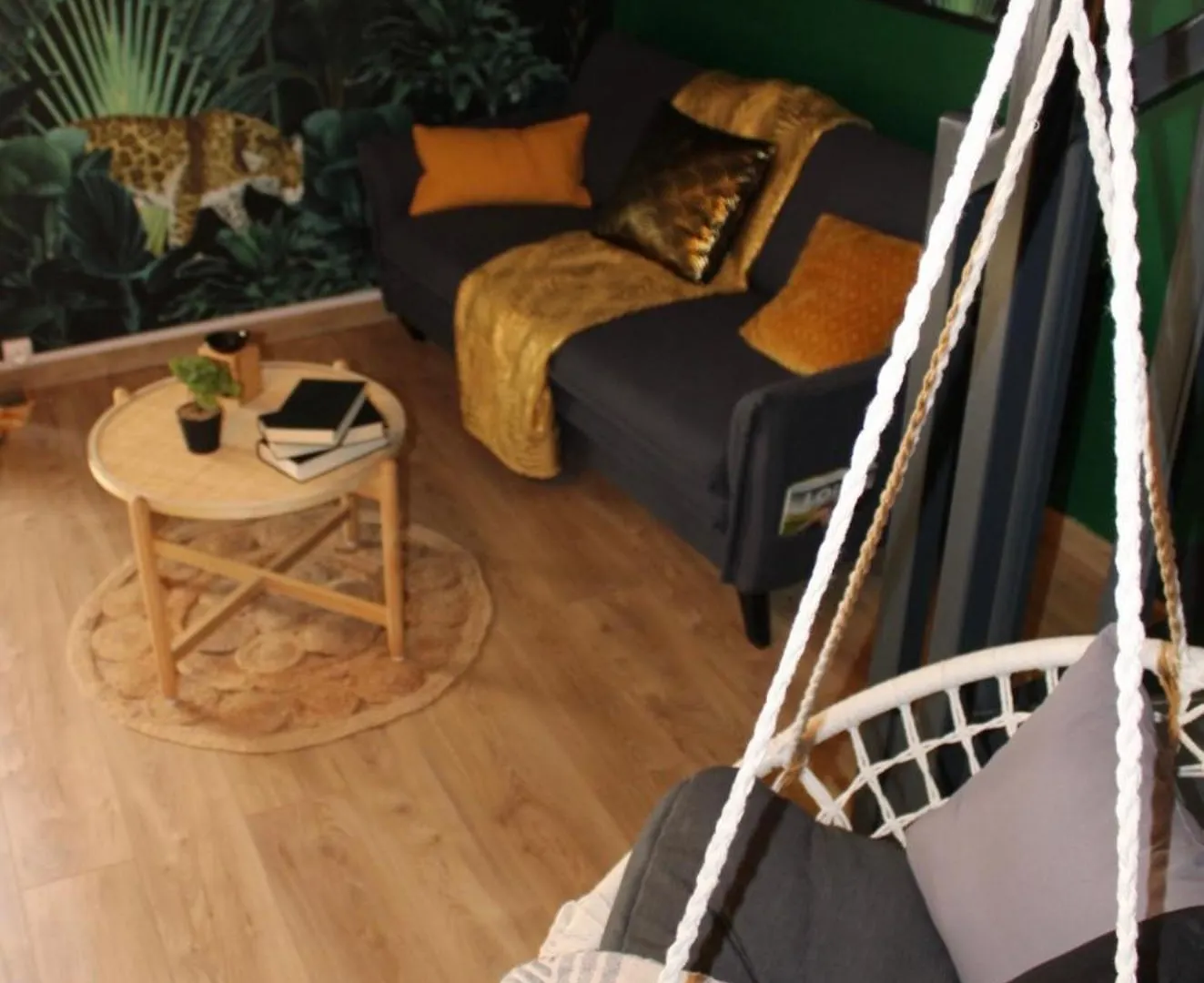 Maison Jungle House: Spacious Gaming Retreat in Montbrison 0*,  France