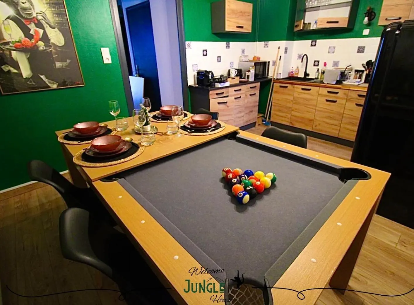 Maison Jungle House: Spacious Gaming Retreat in Montbrison