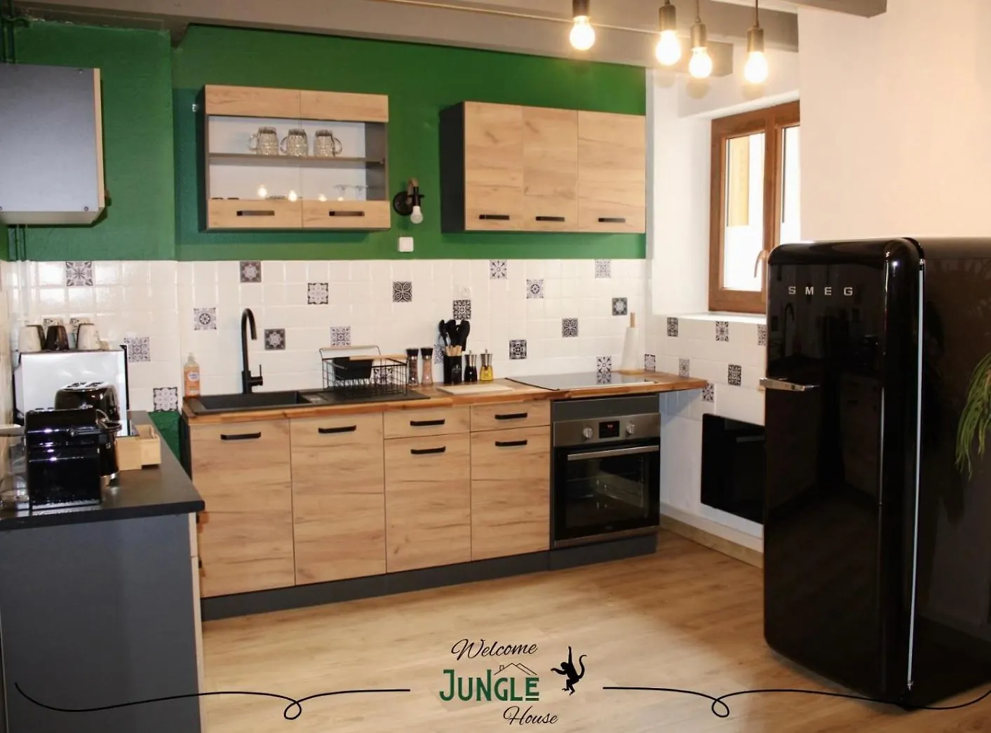 Maison Jungle House: Spacious Gaming Retreat in Montbrison
