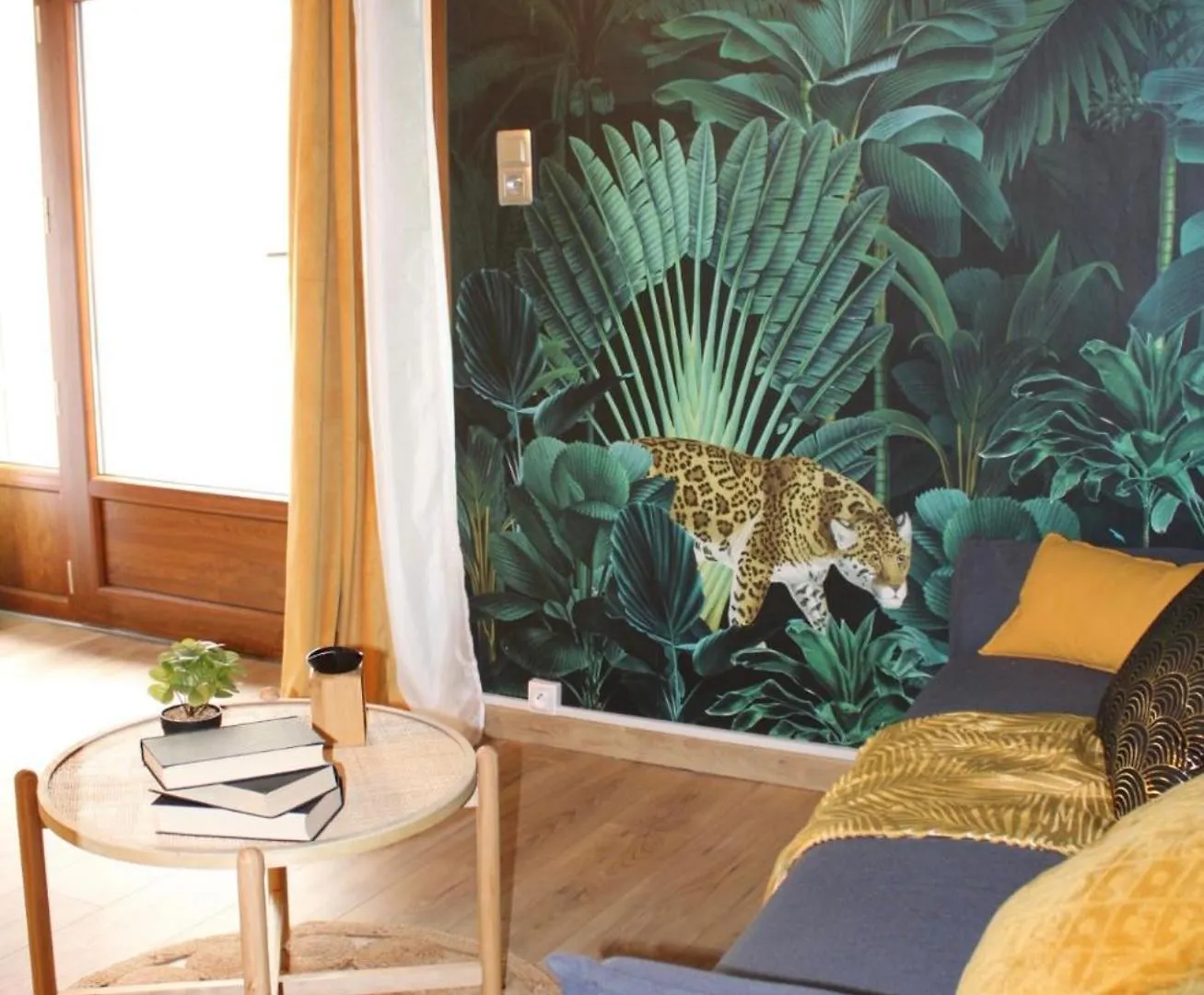 Holiday home Maison Jungle House: Spacious Gaming Retreat in Montbrison